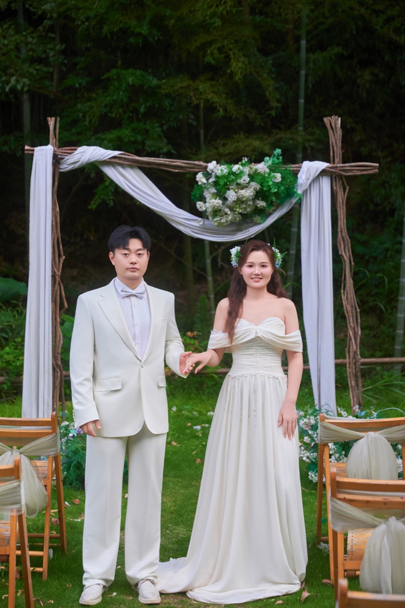 新人户外婚纱照